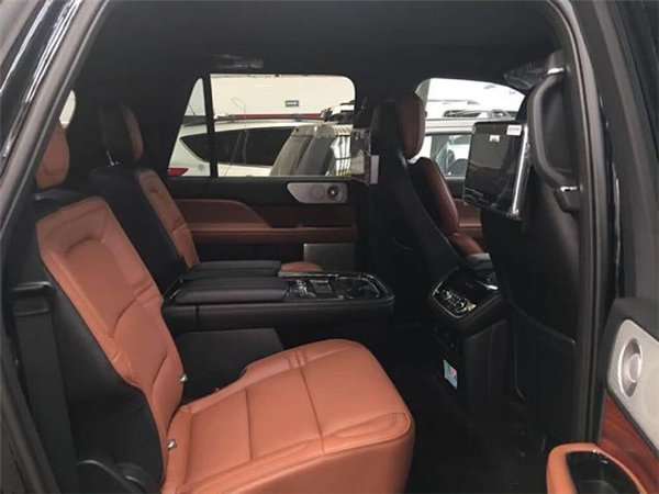 18款林肯领航员墨版 现车配置全豪车典范-图7