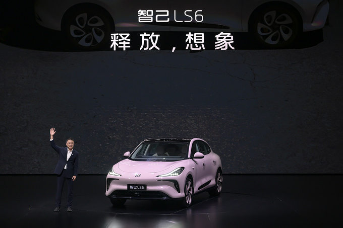 场地体验史上最强6系智己LS6的智驾表现和性能操控如何-图4