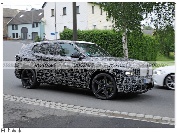 宝马全新旗舰SUV实车垂直四出排气/搭全新动力-图2