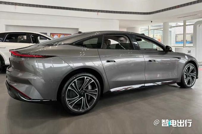 智己销售新L7年后上市内饰升级-更豪华 会降价吗-图3