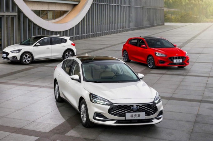 新款福特福克斯上市 10.88万起售/标配两块大屏-图1