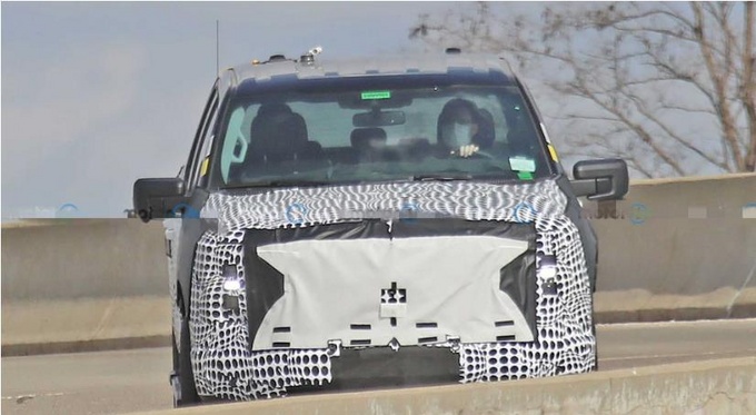 福特F-150 EV最新谍照续航里程约483公里-图2