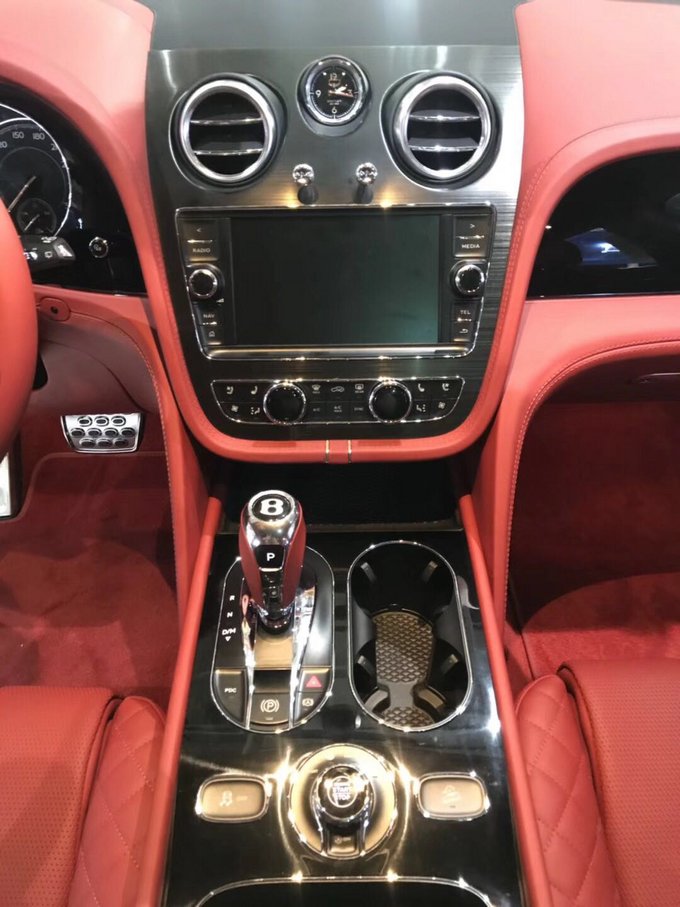 18款宾利添越6.0汽油 灵动流畅四座越野-图5