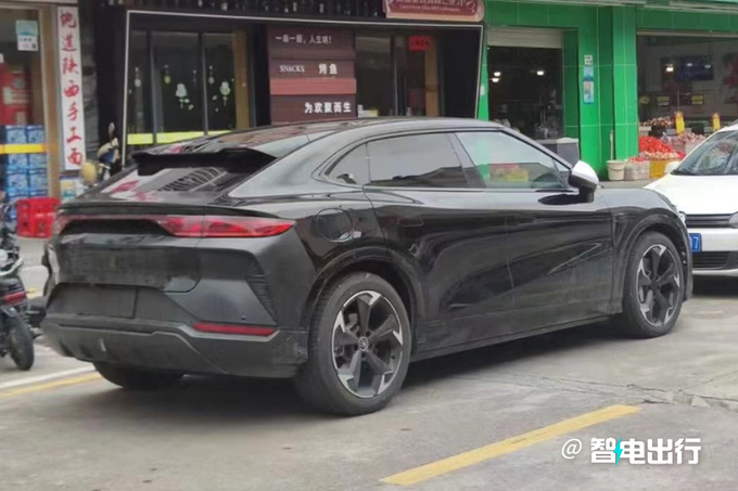 比亚迪猎跑SUV宋L街拍续航662km 四季度上市-图1