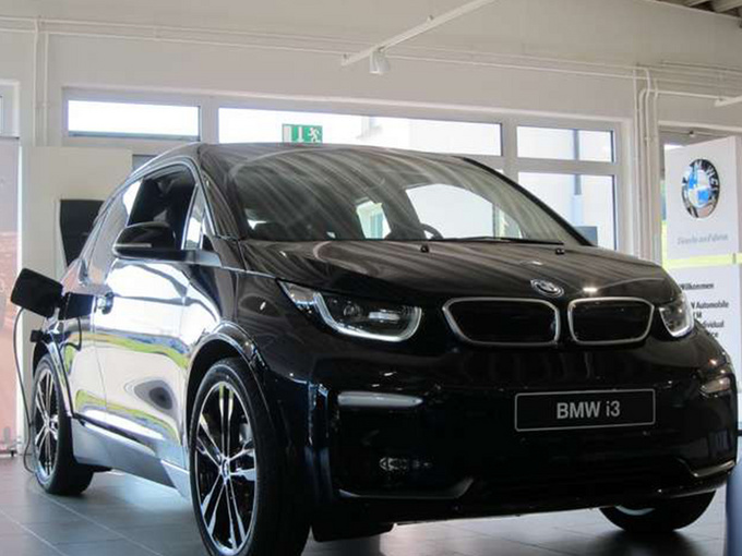 宝马i3进店实拍对开门设计/内配两块大屏-图1