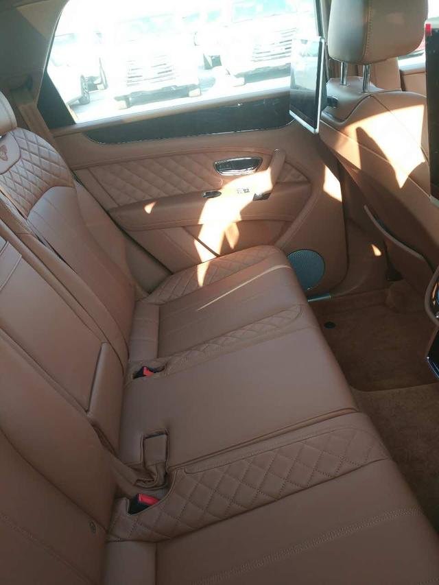 宾利添越奢华新配置 大气越野升级科技感-图6