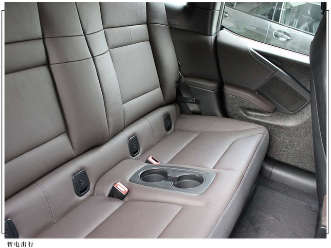 宝马i3实拍曝光双色车身设计/配悬浮中控大屏-图5