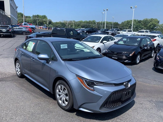 丰田新卡罗拉海外实拍搭1.8L引擎/内饰配置丰富-图1