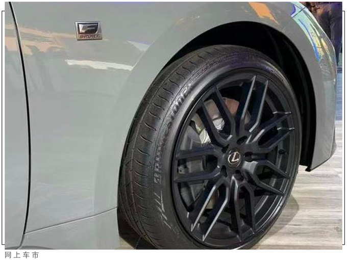 雷克萨斯IS高性能版实拍搭5.0L/还配熏黑套件-图3