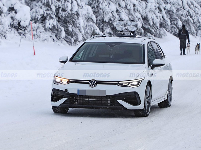大众新款高尔夫R旅行曝光搭2.0T/四出排气-图1