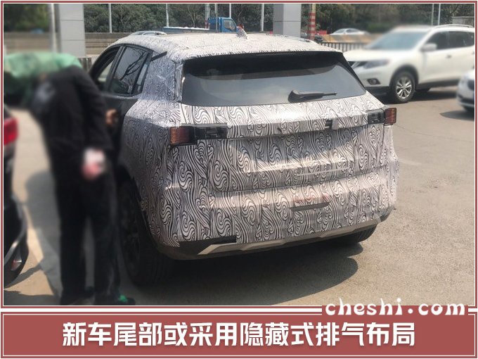 领克全新SUV街拍曝光 搭1.0T比本田缤智更大-图5