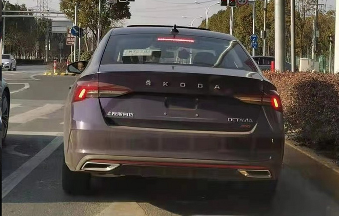 斯柯达全新明锐实车街拍 尺寸接近速腾 二季度上市-图2