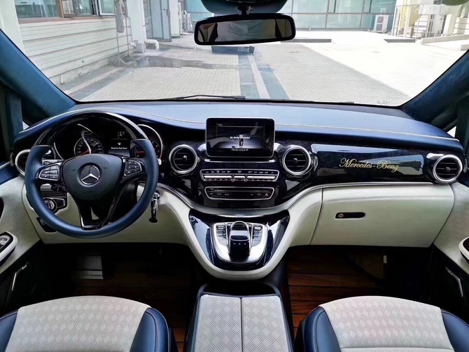 18款奔驰迈特斯现车优惠 内饰豪华最低价-图4