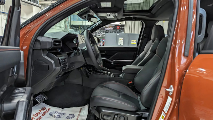 2024款丰田Tacoma TRD Pro版座椅科技满满的等速性能座椅-图8