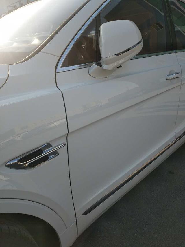 宾利添越奢华新配置 大气越野升级科技感-图7