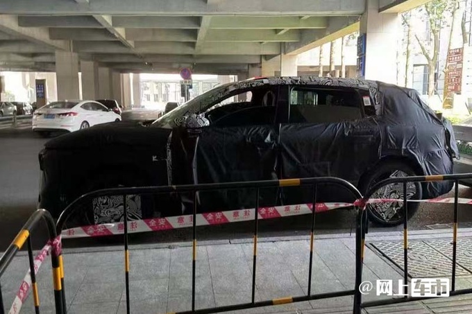 极氪全新SUV谍照配007同款仪表盘 2种动力可选-图3