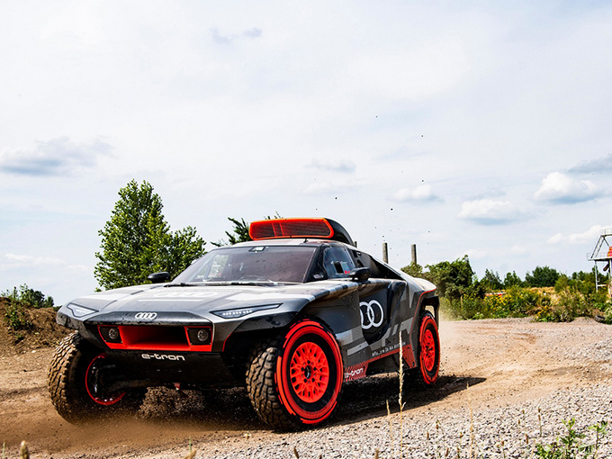 奥迪RS Q e-tron曝光搭2.0T动力/明年亮相拉力赛-图1