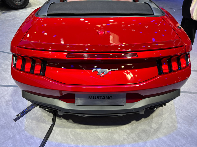 2024北京车展传奇再现全新福特Mustang敞篷版实拍体验-图10