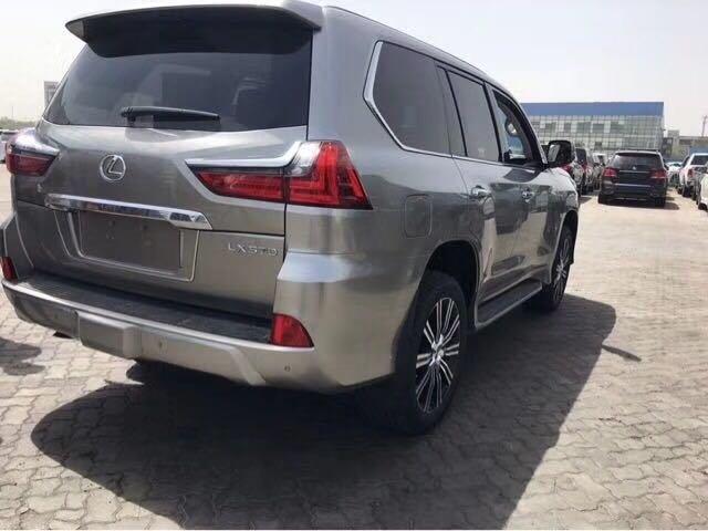 18雷克萨斯LX570加版 顶配最新天津降税-图3