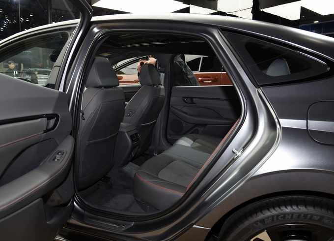 2023广州车展重点轿车新车汇总奔驰E级/宝马5系领衔-图19