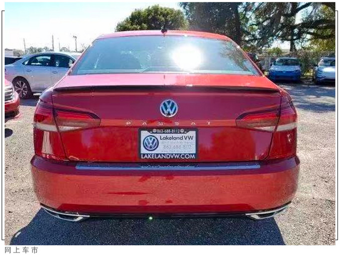 大众新款帕萨特实拍搭2.0T引擎/配炭黑扰流板-图3