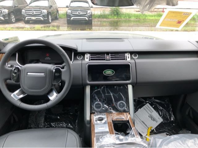 18款路虎揽胜中东版HSE包上京牌可分期-图2