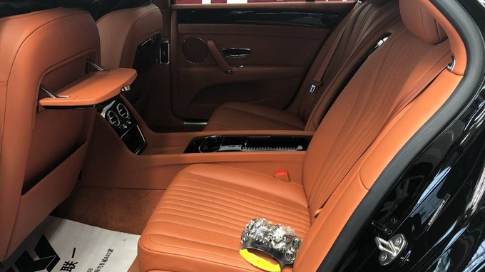 17款宾利飞驰V8S四座 巅峰特惠震慑全球-图7