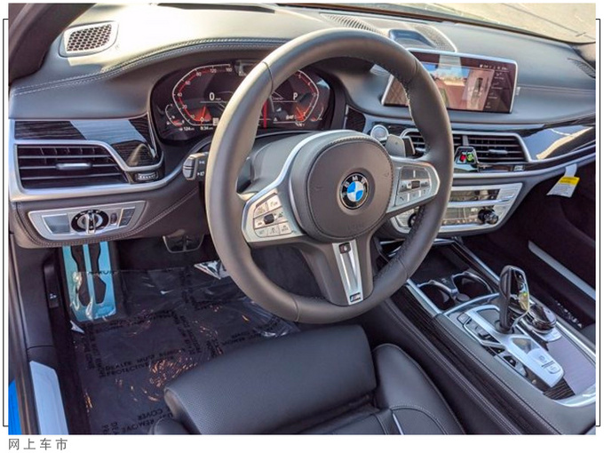 宝马750i实拍搭4.4T V8引擎/外观配熏黑套件-图4