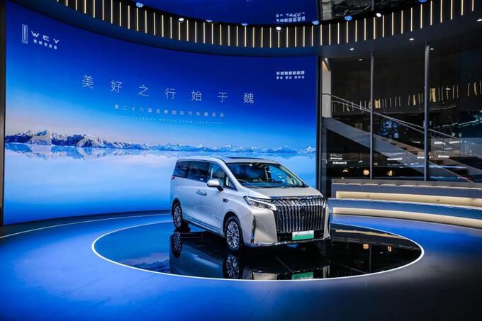 魏牌李万鹏魏来高阶新势力为全家人来带出行头等舱的体验-图2