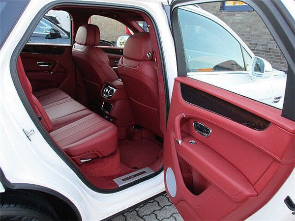 实拍18款宾利添越 最帅气SUV津港大放价-图6