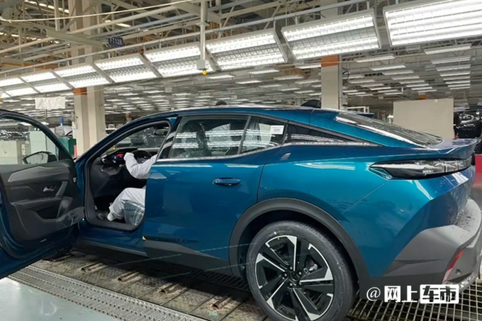 标致内部文件2025款408X主销车增配将官方降价-图2