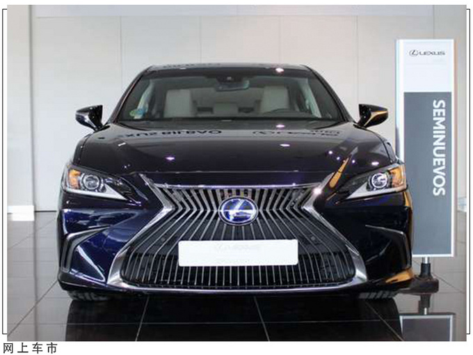 雷克萨斯ES到店实拍搭2.5L混动/双色内饰设计-图2