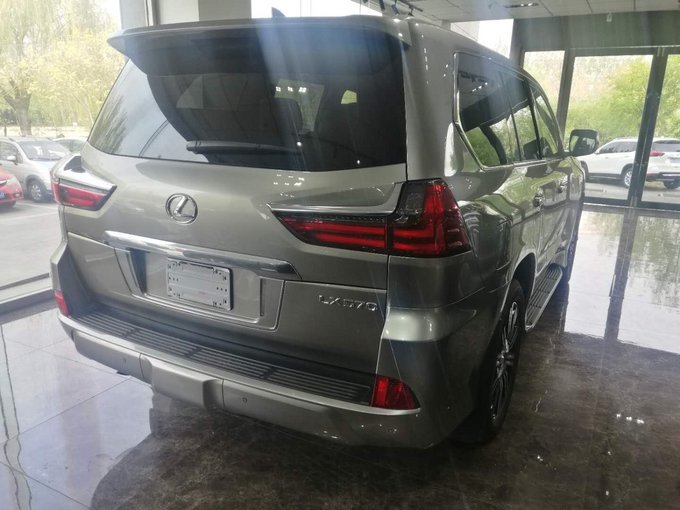 18款雷克萨斯LX570顶配 中东凌志正降价-图3