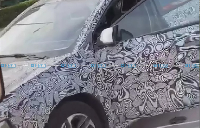 奇瑞瑞腾01谍照首曝 溜背设计 屏幕比奔驰A级长-图2