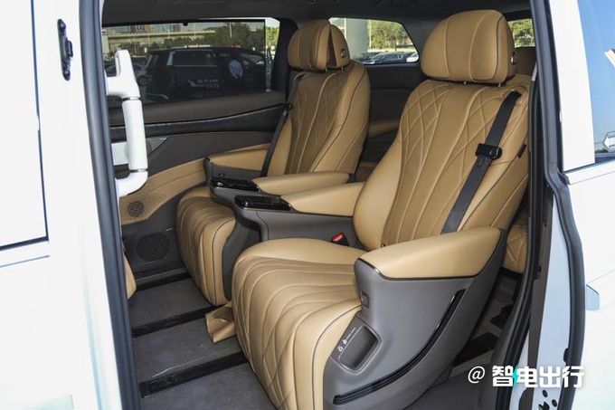 腾势D9新车型售35.58万元纯电续航98km 支持快充-图8