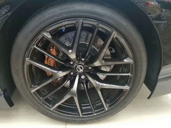 18款加版日产GTR赛道超跑战神 565匹马力-图8