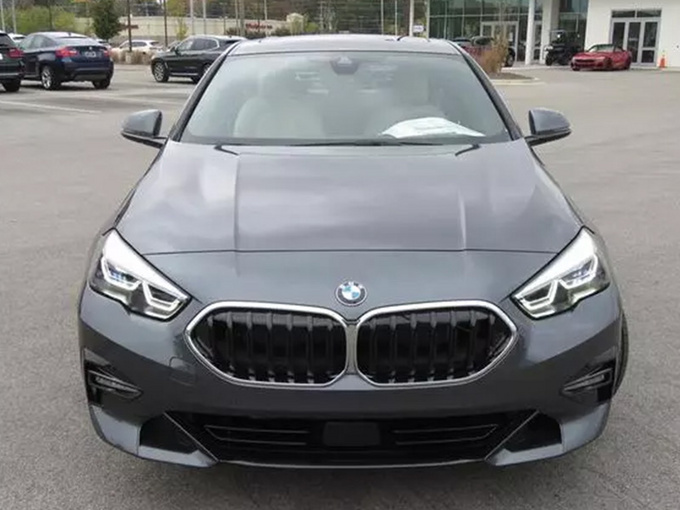 宝马全新2系实拍 搭2.0T/换装全新悬浮式中控屏-图1