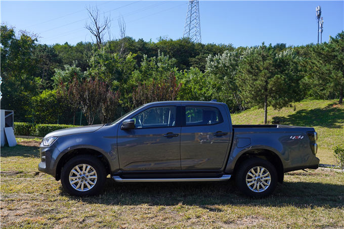 2023款D-MAX正式上市售价来到13万级三大件品质优异-图3