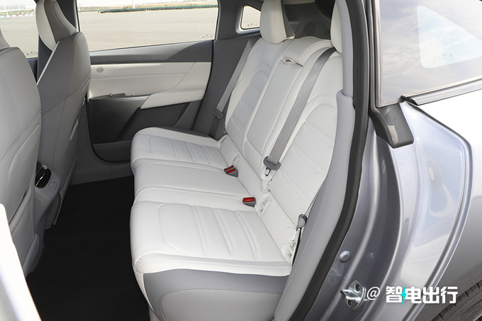 东风eπ007售15.96万起增程/纯电都有 PK比亚迪海豹-图10