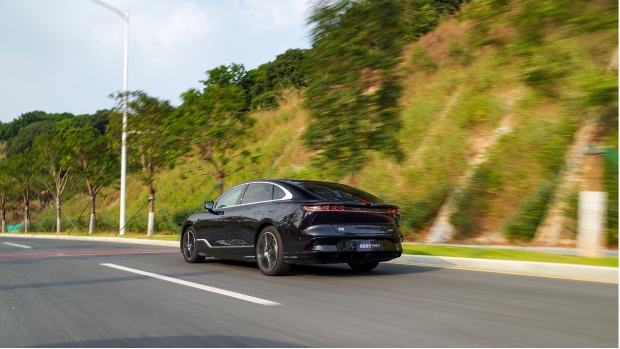 開創(chuàng)混動豪華新時代 嵐圖追光PHEV到底值不值-圖5