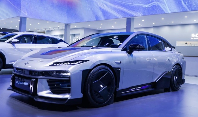 eπ007第二款定制概念车「时空闪现」,亮相车展