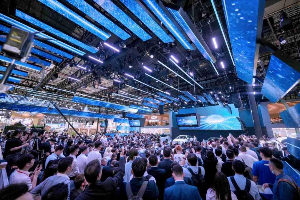 中国品牌豪华电动车全面崛起 挑战BBA传统燃油车豪华阵营-图1