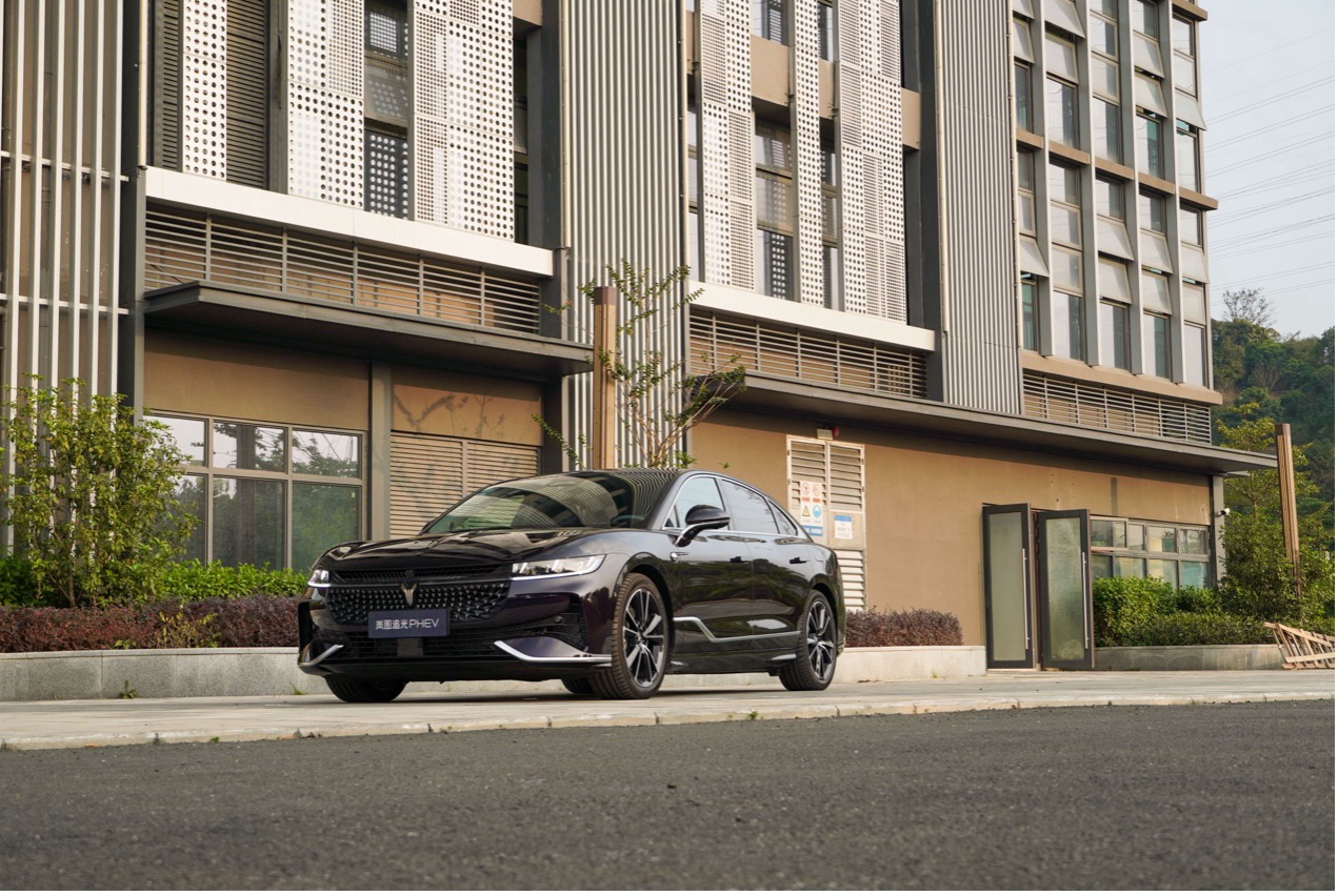 開創(chuàng)混動豪華新時代 嵐圖追光PHEV到底值不值-圖1