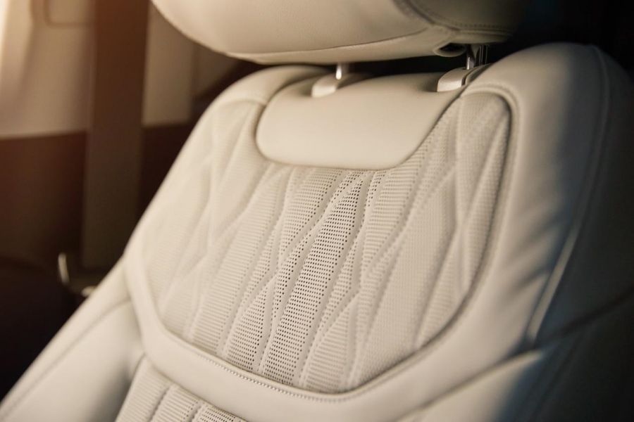 不到40万就能坐上百万级豪车这台车直接秒杀BBA-图6