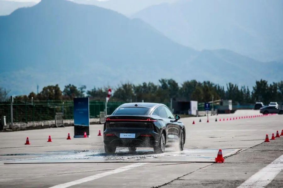 两周订单过万20万购车必看的中大型SUV新爆款-图4