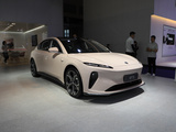 蔚来 ET5  粉色