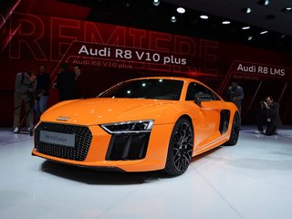 新R8