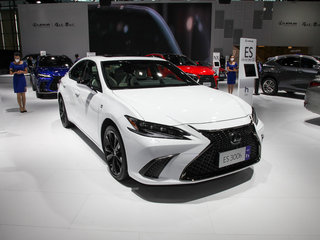 雷克萨斯 ES 300H 运动版 白色