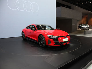 奥迪 RS E-TRON GT 红色