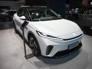 非凡 R7 白色